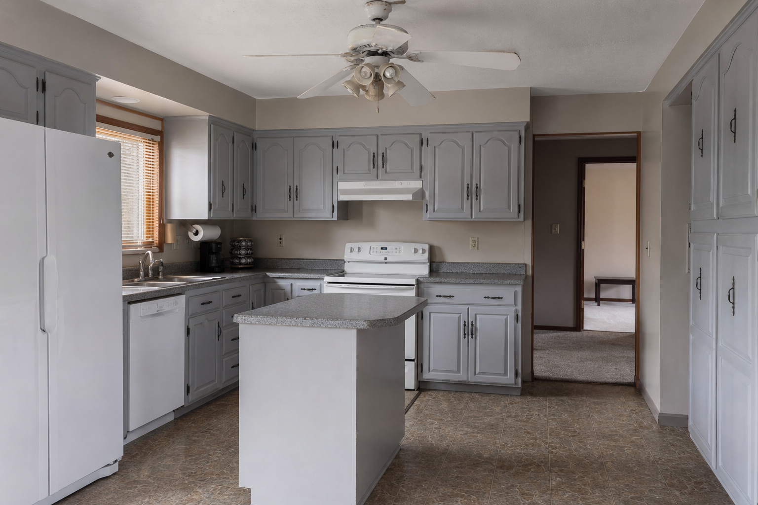 Kitchen before renovation